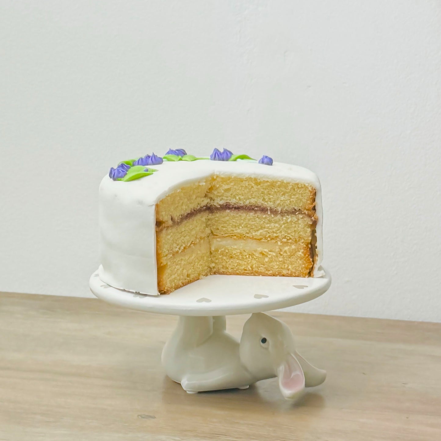 Adorable Easter Bunny Cake Stand – 6-Inch Ceramic Rabbit Cake Display
