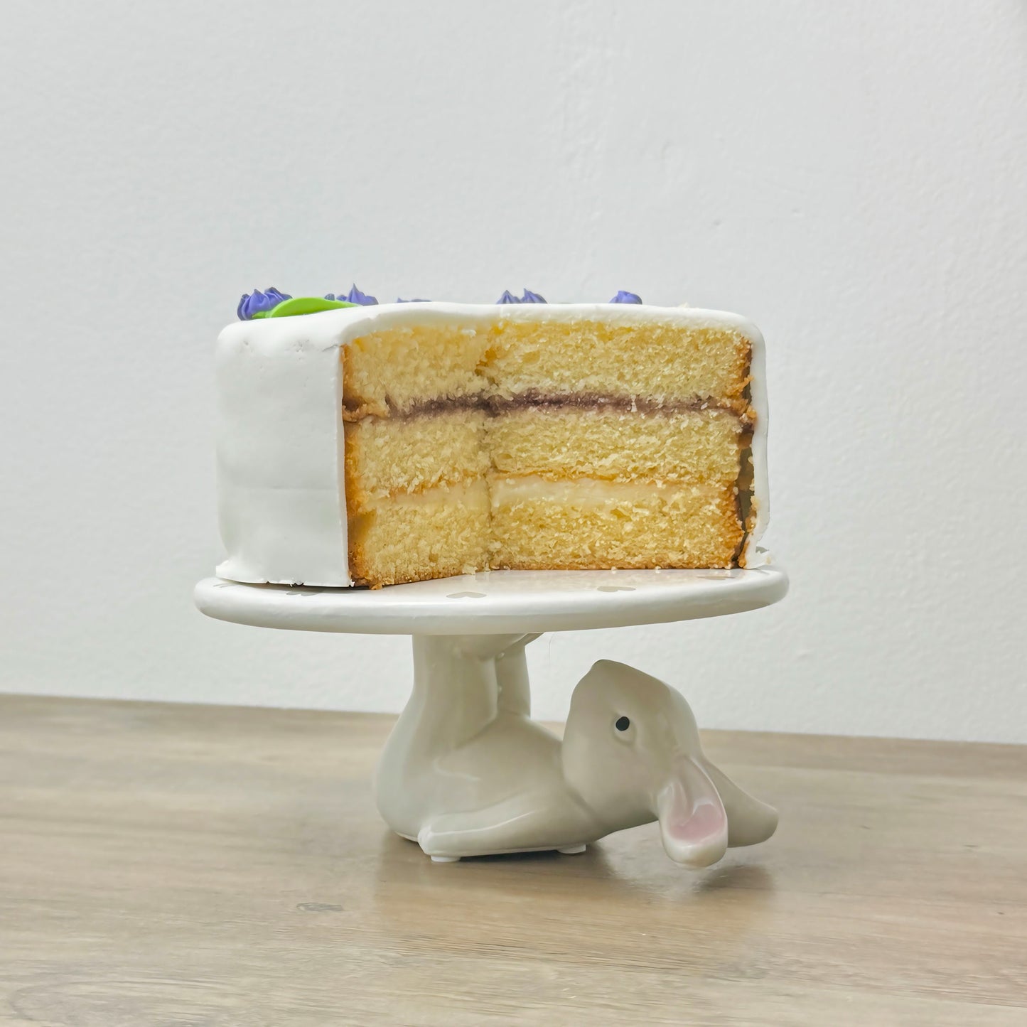 Adorable Easter Bunny Cake Stand – 6-Inch Ceramic Rabbit Cake Display