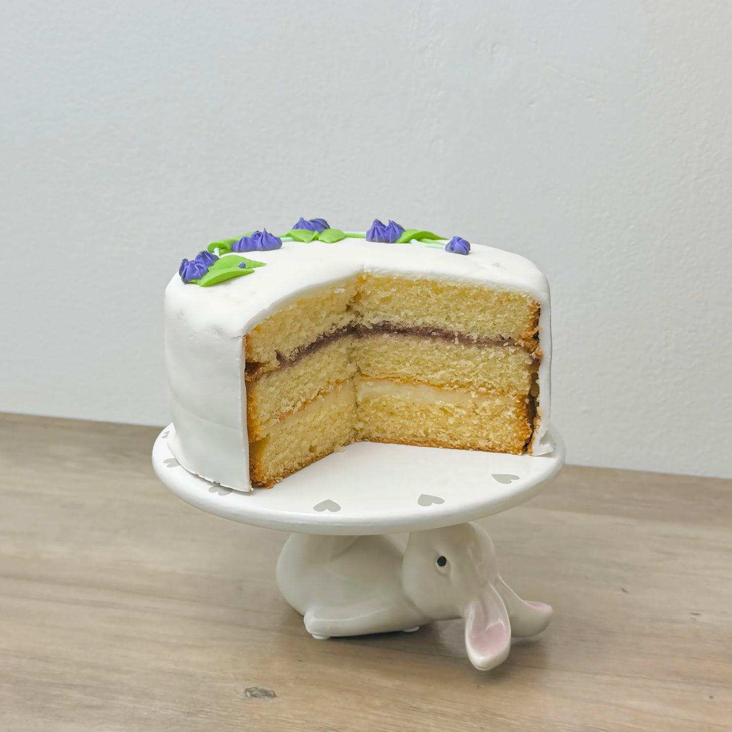 Adorable Easter Bunny Cake Stand – 6-Inch Ceramic Rabbit Cake Display