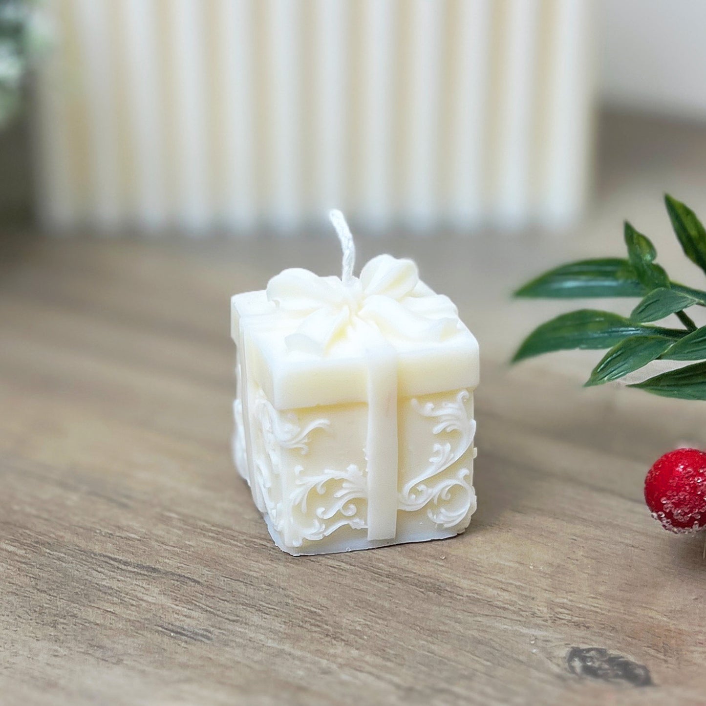 Christmas Present Candle - Festive Gift Wrapped Tealight Candles